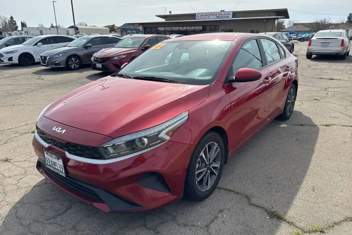 $15999 : 2022 Forte LXS image 1