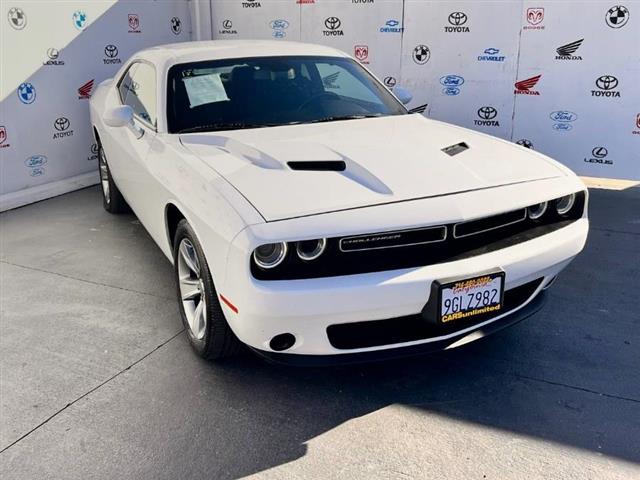 $17995 : Used 2019 Challenger SXT RWD image 1