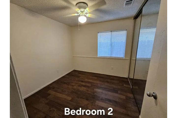 $1200 : Fontana - SINGLE FAMILY HOME image 8
