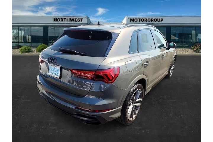 $29876 : Audi Q3 2022 AWD quattro S l image 4