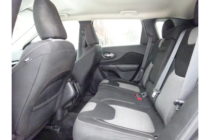 $8900 : 2014 Cherokee FWD 4dr Latitude image 9