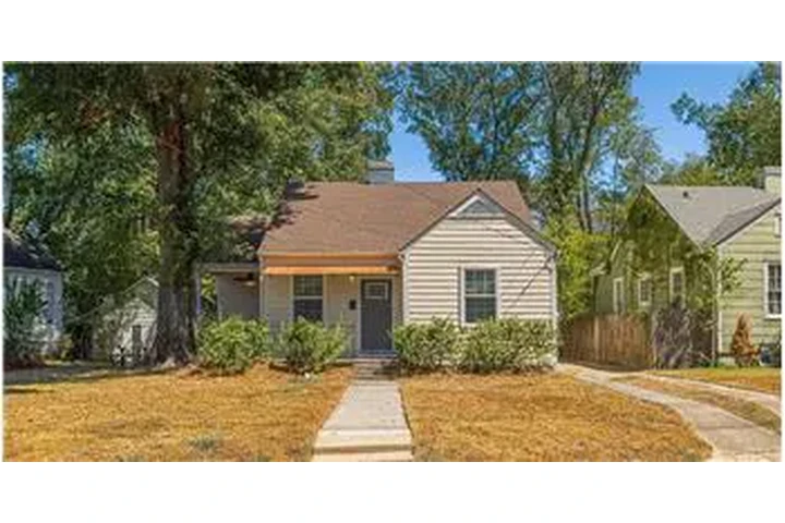 $850 : Rental property with 2 bedro image 1