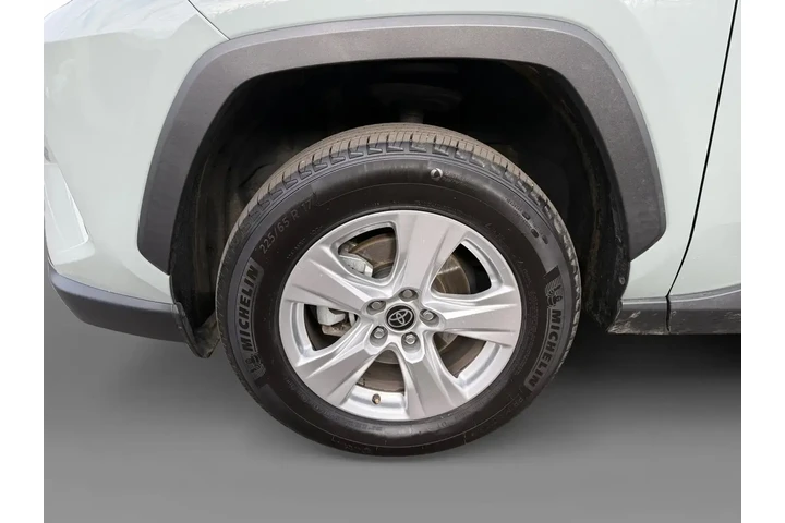 $26700 : Toyota RAV4 2021 AWD XLE 4dr image 9