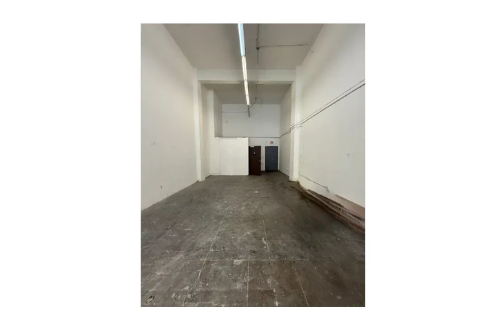 $1 : SE RENTA PARA BODEGA O IGLESIA image 2