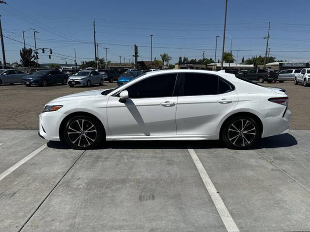 $18999 : 2020 Camry SE image 3