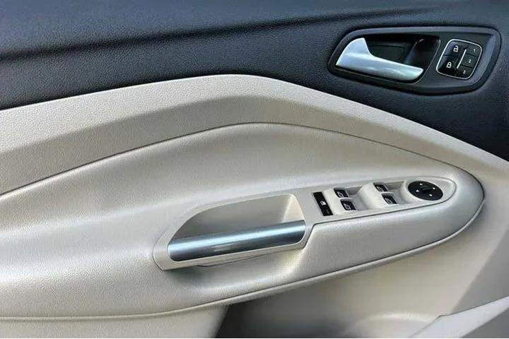 $12552 : Ford Escape 2017 Titanium 4d image 10