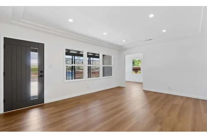 $2500 : 3Bed 2Bat Home in W Adams Blvd image 7