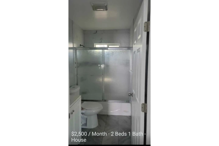 $2500 : Casa en South Gate image 7
