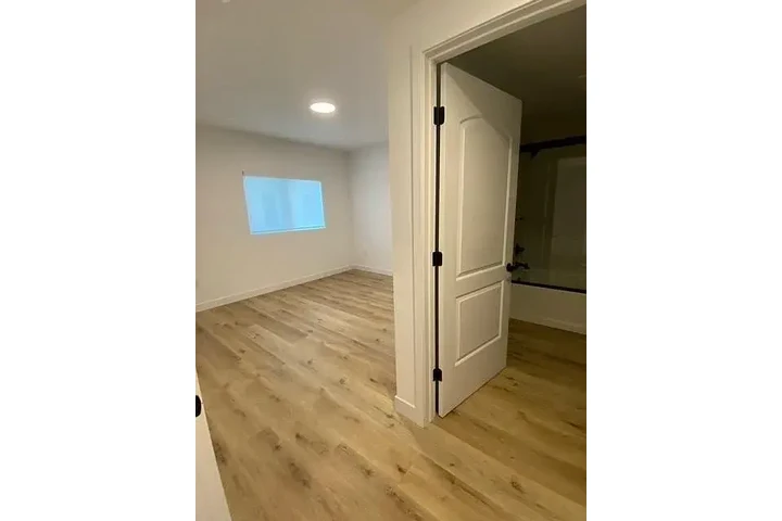$3500 : New 3bedroom and 2bath availab image 4