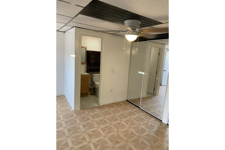 $1200 : Grande cuarto con cocina image 2