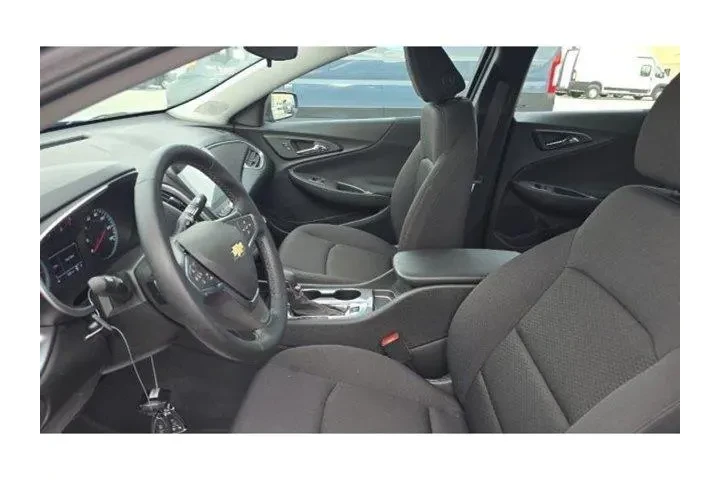 $25990 : Chevrolet Malibu 2025 RS 4dr image 5