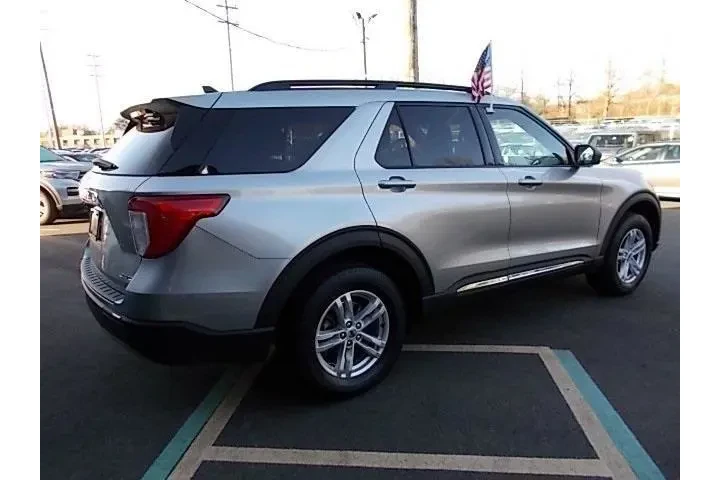 $31996 : Ford Explorer 2022 AWD XLT 4 image 8