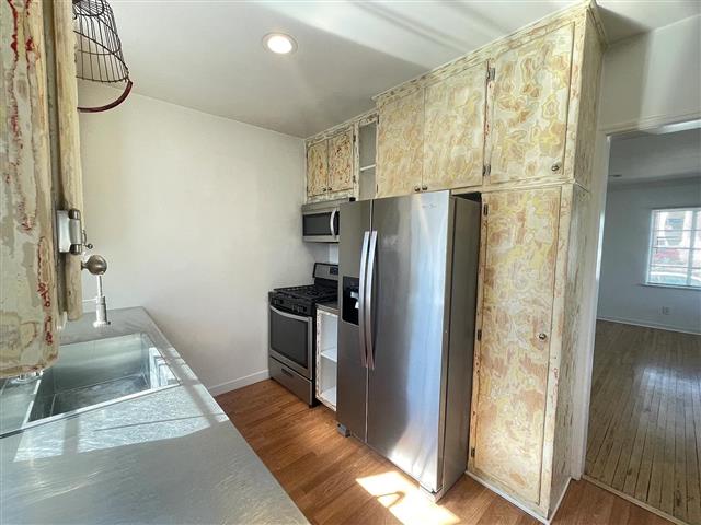 $950 : House for rent North Hollywood image 5