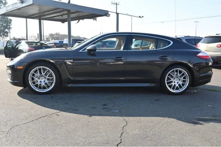 $15998 : 2010 Panamera 4S image 10