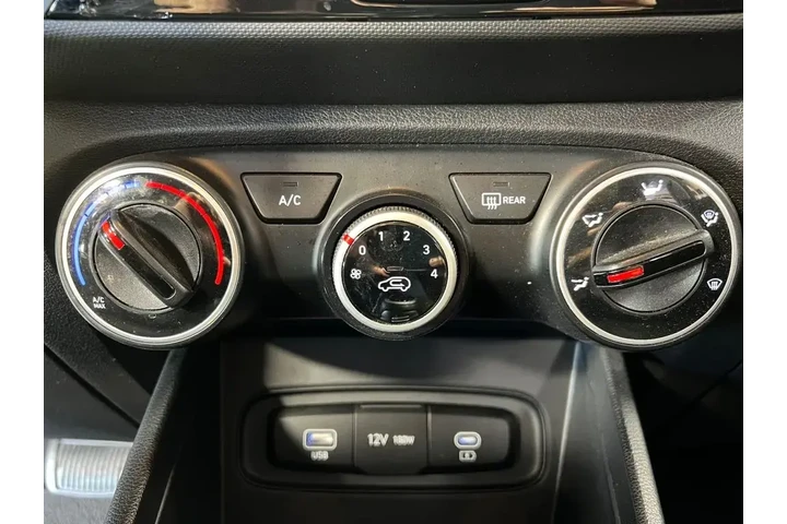 $17500 : Hyundai VENUE 2023 SE 4dr Cr image 7