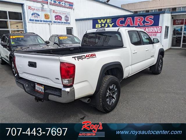 $32995 : 2018 Tacoma SR5 V6 4WD Truck image 8