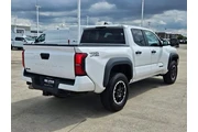 $38699 : Toyota Tacoma 2024 4x4 SR5 4 thumbnail