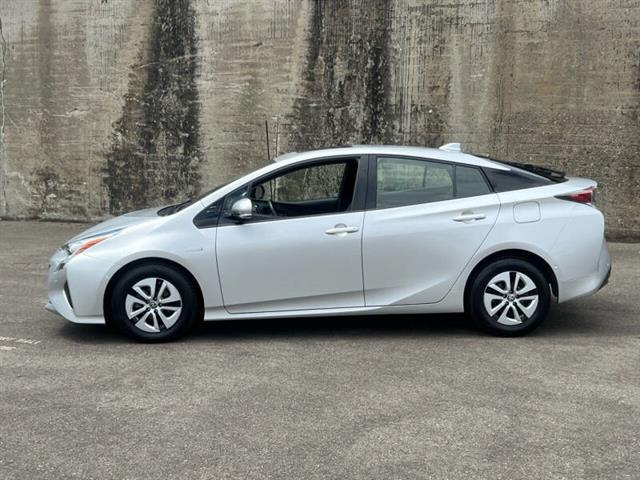 $23888 : 2018 Prius Four Touring image 5