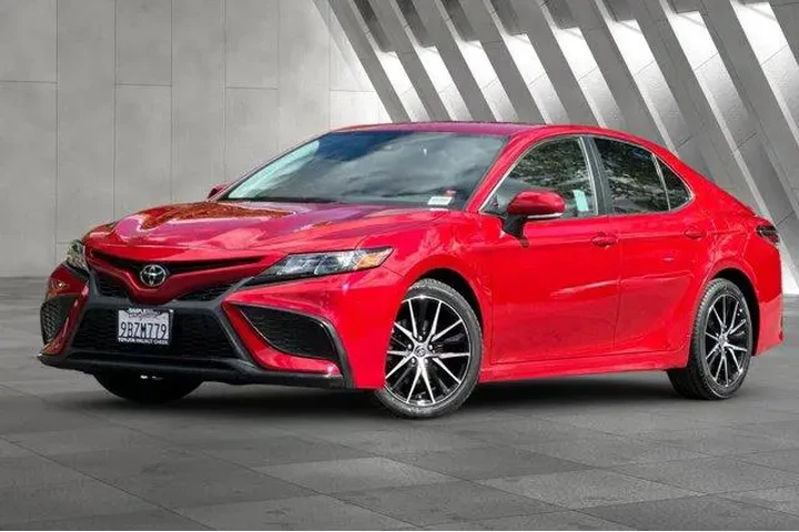 $24900 : Toyota Camry 2022 SE 4dr Sed image 2