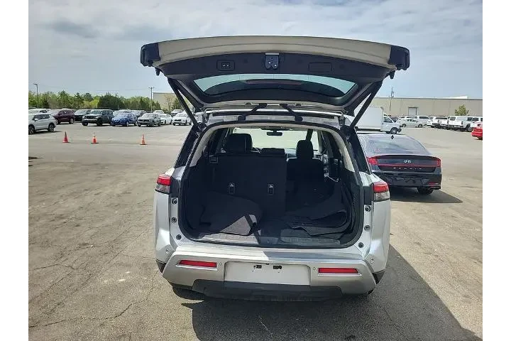 $28050 : Nissan Pathfinder 2023 AWD S image 5