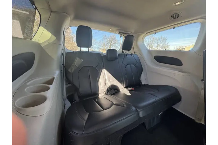 $8999 : 2017 Pacifica Touring-L image 10