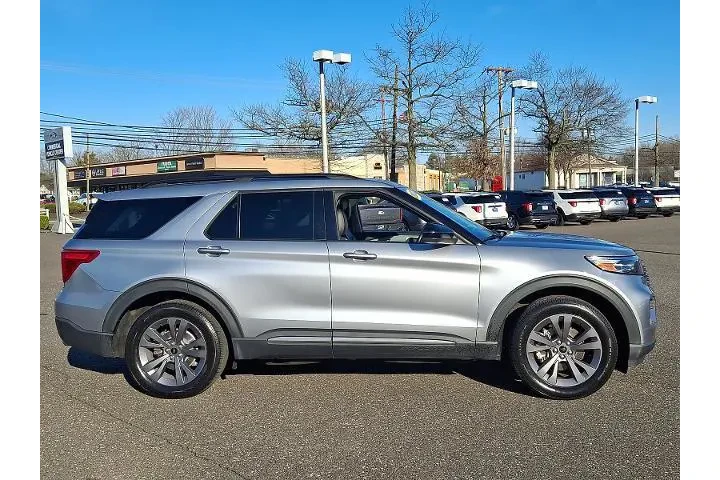 $29988 : Ford Explorer 2022 AWD XLT 4 image 7