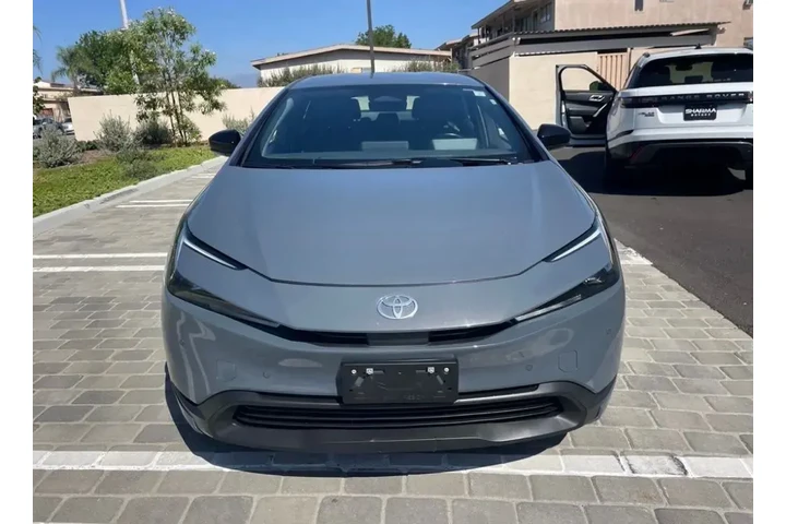 $25489 : Toyota Prius 2024 Limited 4d image 2