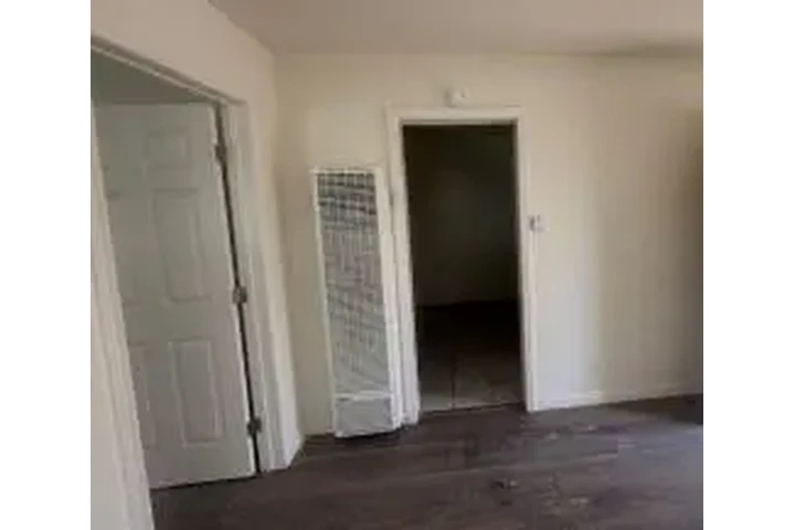 $1850 : CHINO APTO DE 1/RECÁMARA image 2