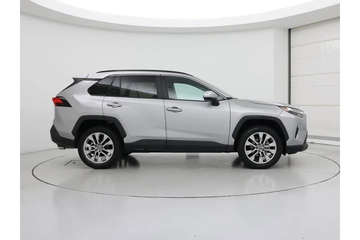 $31998 : Toyota RAV4 2022 XLE Premium image 7