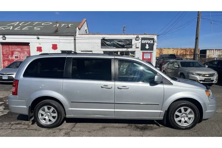 $5995 : 2010 Town and Country Touring image 5