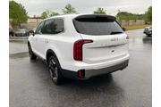 $32420 : Kia Telluride 2025 S 4dr SUV thumbnail