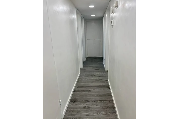 $890 : beautifully updated bathroom image 5