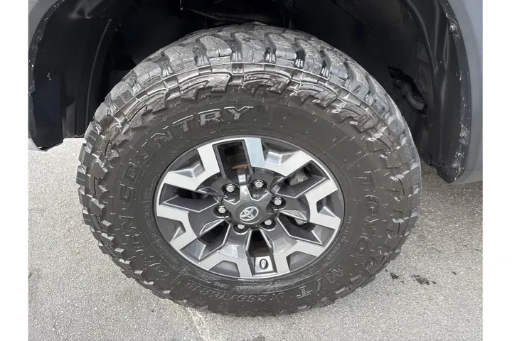 $35388 : Toyota Tacoma 2018 4x4 TRD P image 9