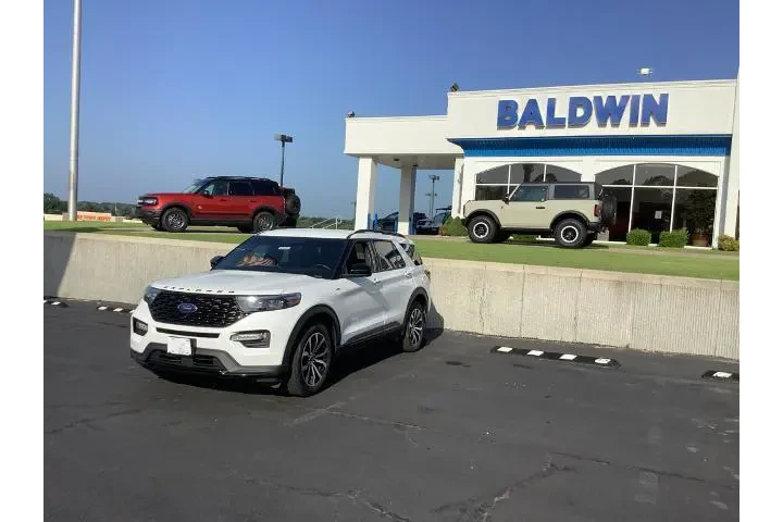 $38950 : Ford Explorer 2023 AWD ST-Li image 3