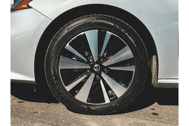 $15917 : Nissan Altima 2022 2.5 SV 4d image 3