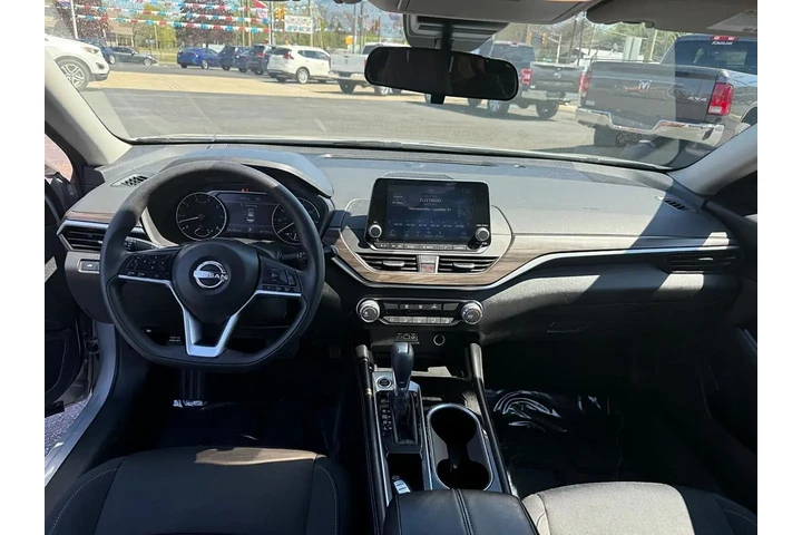 $21900 : 2023 Altima 2.5 SV image 6