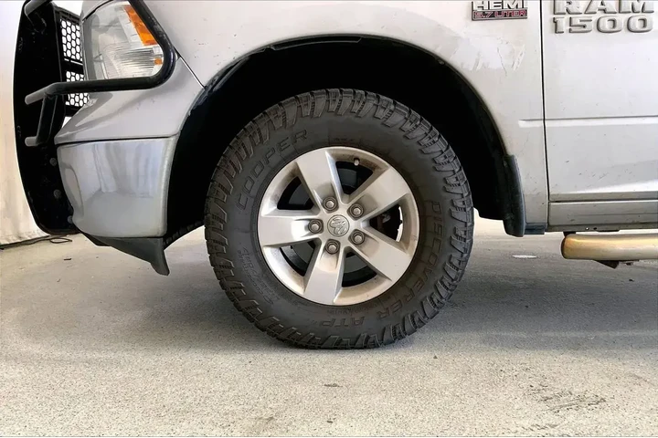 $17691 : Ram 1500 2017 4x4 SLT 4dr Cr image 6