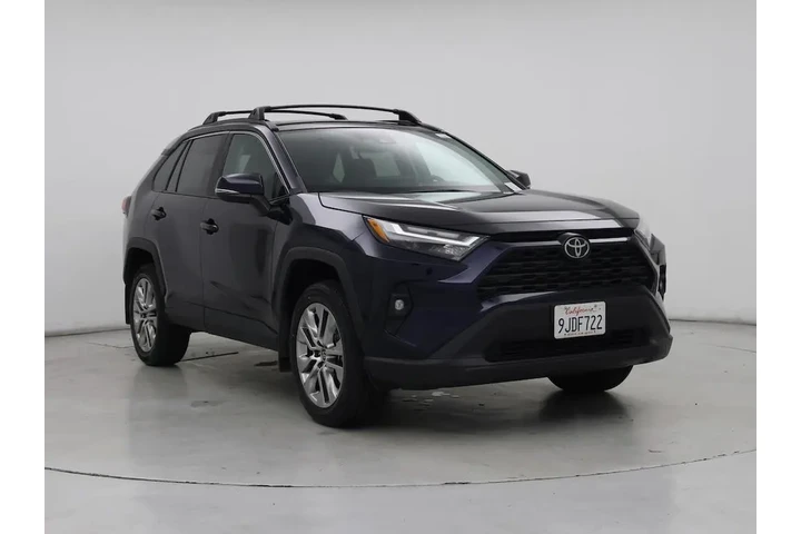 $32998 : Toyota RAV4 2023 AWD XLE Pre image 1