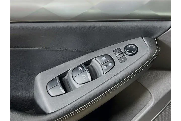 $23975 : Nissan Maxima 2023 3.5 SV 4d image 9