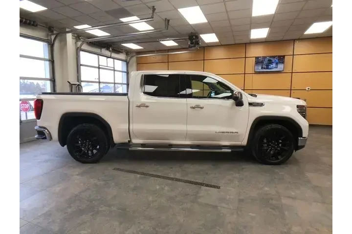 $39488 : GMC Sierra 1500 2022 4x4 SLT image 8