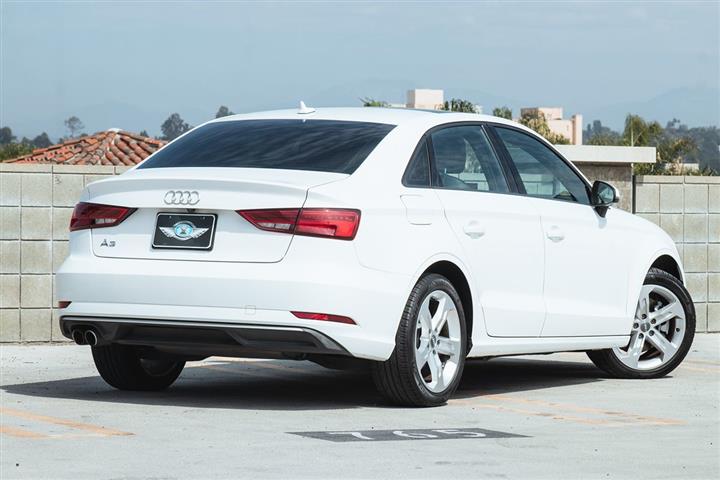 2018 A3 Sedan Premium image 4