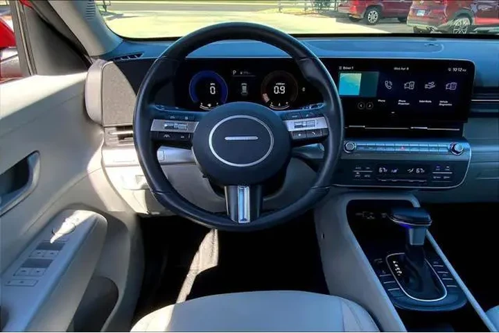 $20997 : Hyundai KONA 2025 AWD SEL 4d image 6