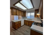 $1500 : Welcome to this 3-bedroom thumbnail