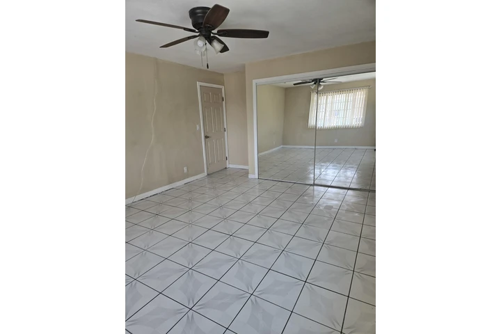 $950 : Se renta un cuarto image 1