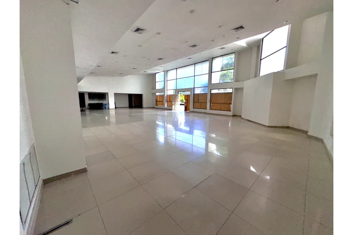 $14270000 : Amplio local con vitrina image 2