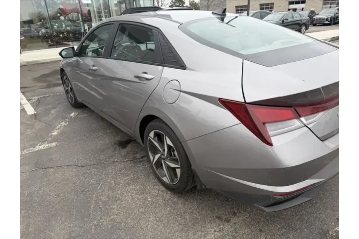 $17066 : Hyundai ELANTRA 2023 SEL 4dr image 3