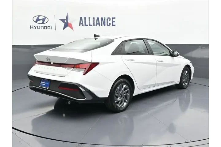 $22578 : Hyundai ELANTRA 2024 SEL 4dr image 10