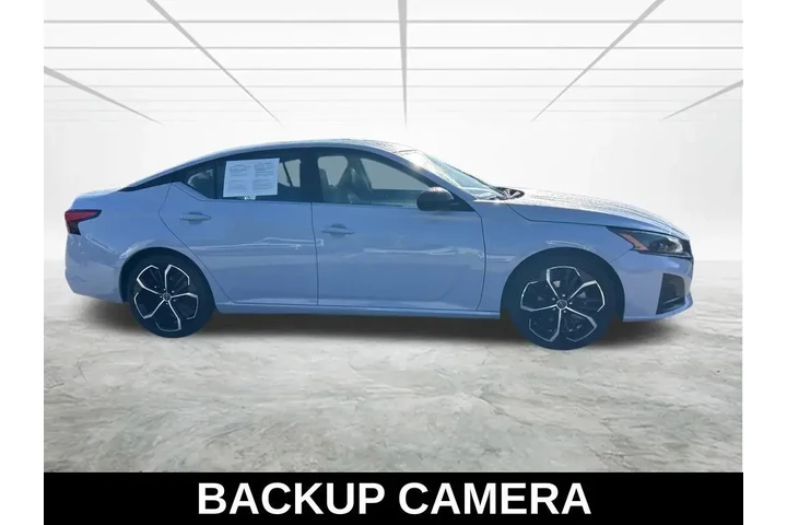 $16689 : Nissan Altima 2023 2.5 SR 4d image 4