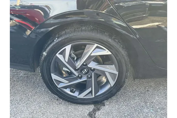 $23990 : Hyundai ELANTRA 2025 SEL Con image 6