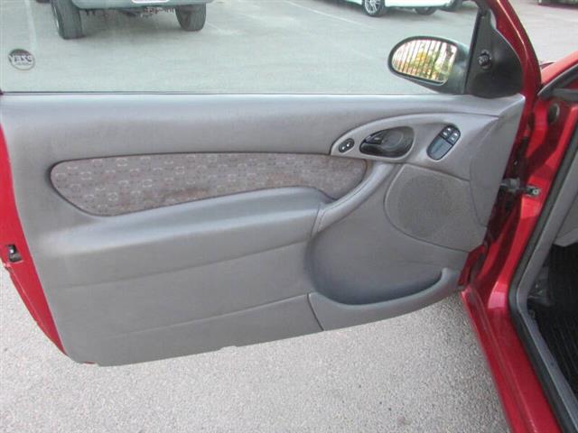 $3995 : 2003 Focus ZX3 image 10